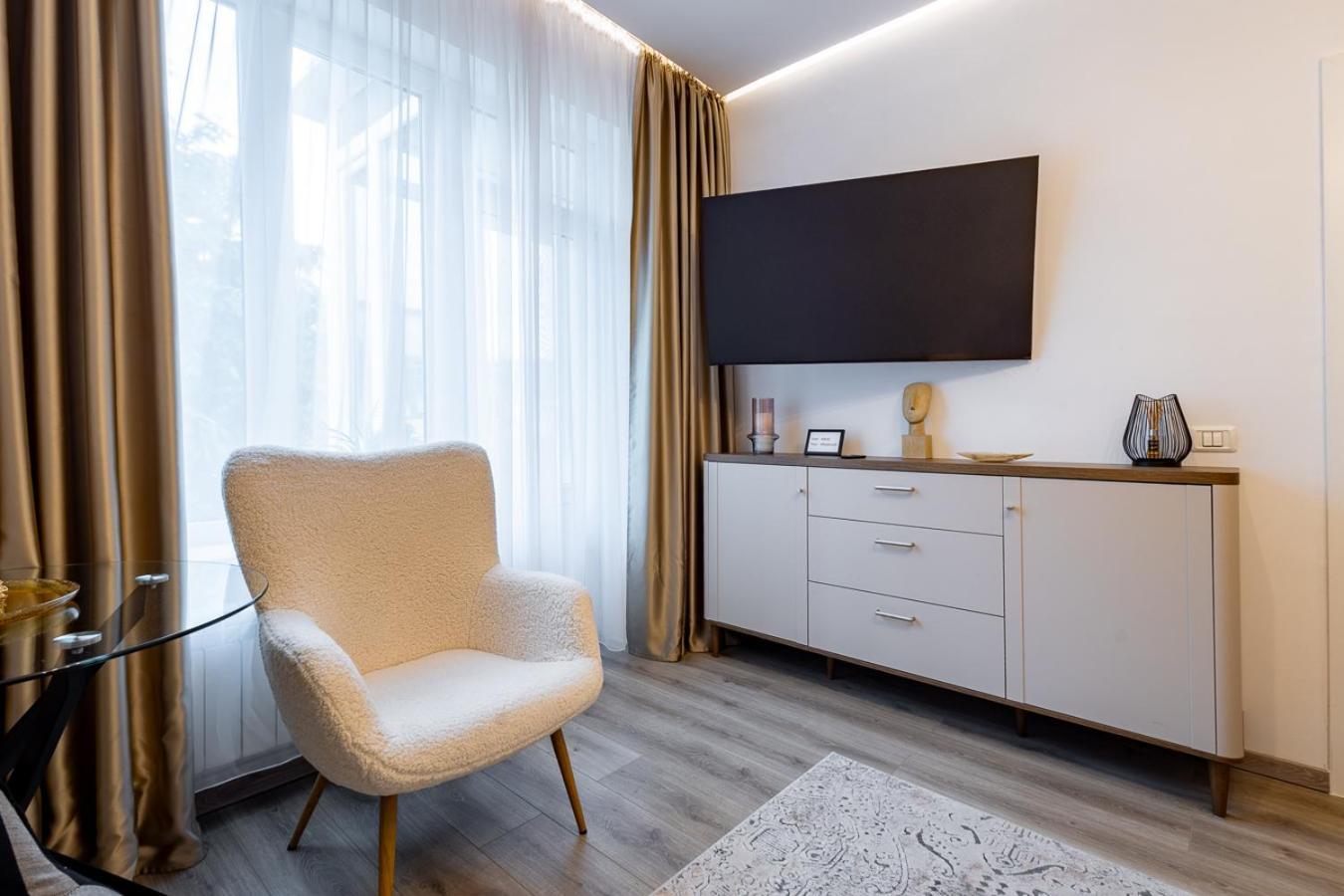 Cozy Studio In Center By Mm Host * Brasov